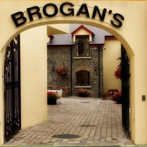 Brogans Bar & Hotel Трім Екстер'єр фото